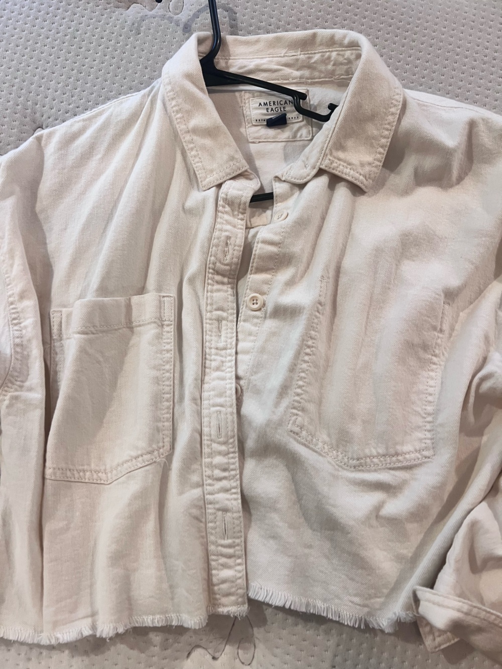 American Eagle Outfitters Off-White Cropped Button-Up Shirt